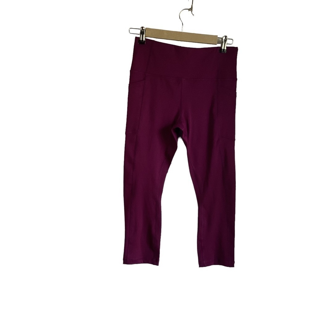 Avia NWOT Women’s Burgundy Cropped Leggings.  Size S